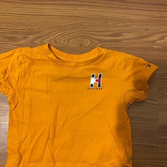 Tommy Hilfiger Tee size 2 T (GA) - Picture 2 of 10